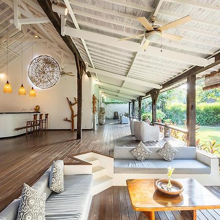 4 Bedroom Villa - Kerobokan スミニャック エクステリア 写真