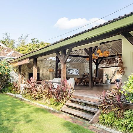 4 Bedroom Villa - Kerobokan スミニャック エクステリア 写真