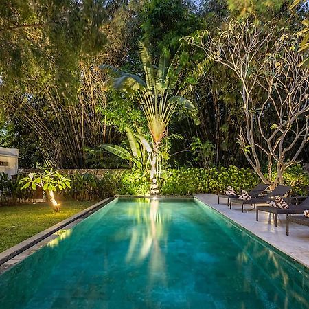 4 Bedroom Villa - Kerobokan スミニャック エクステリア 写真